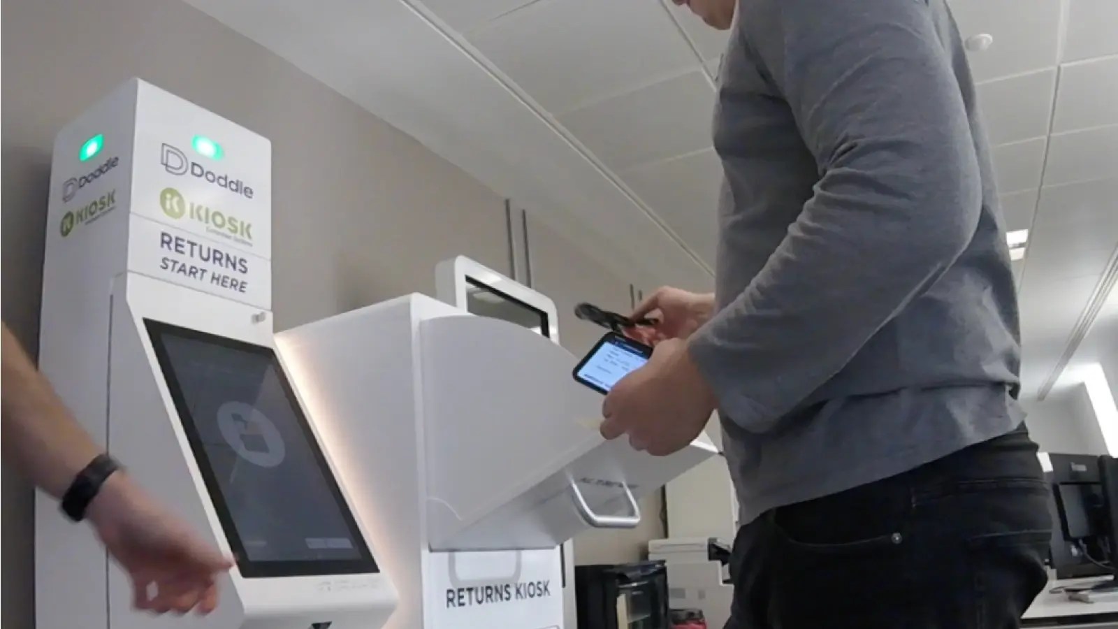 Amazon returns kiosk prototype testing setup